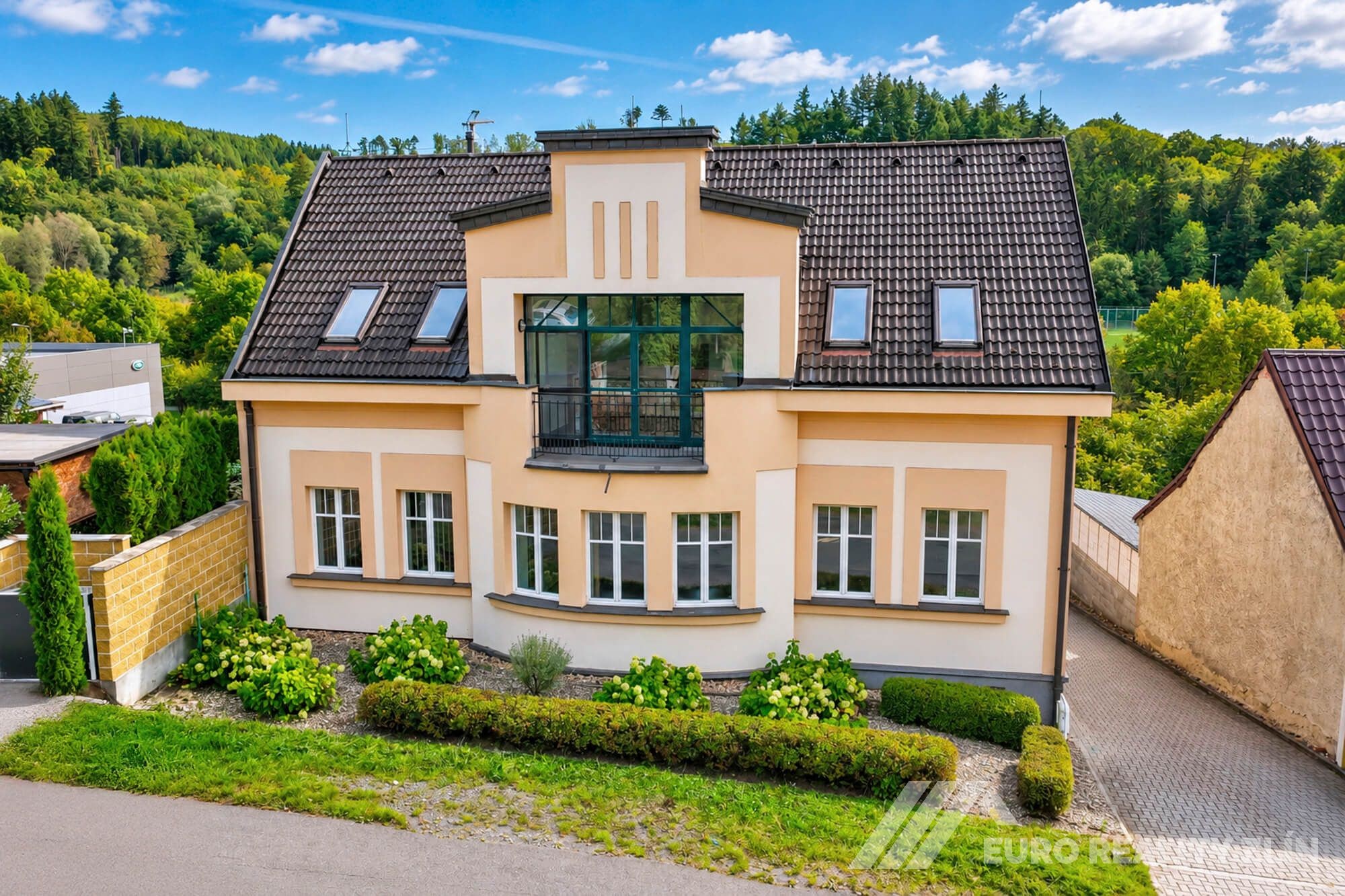 Pronájem reprezentativního komerčního objektu, 477 m2, parkování, Zlín