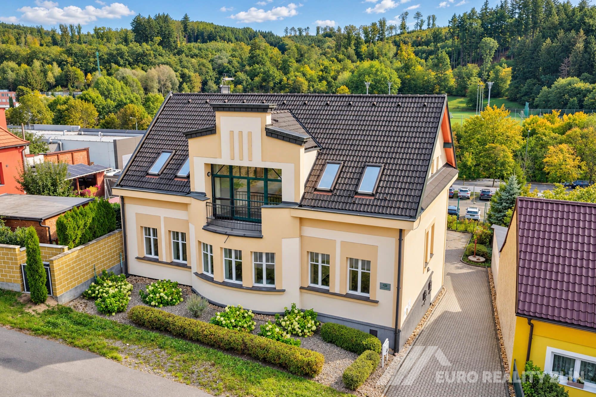 Pronájem reprezentativního komerčního objektu, 477 m2, parkování, Zlín