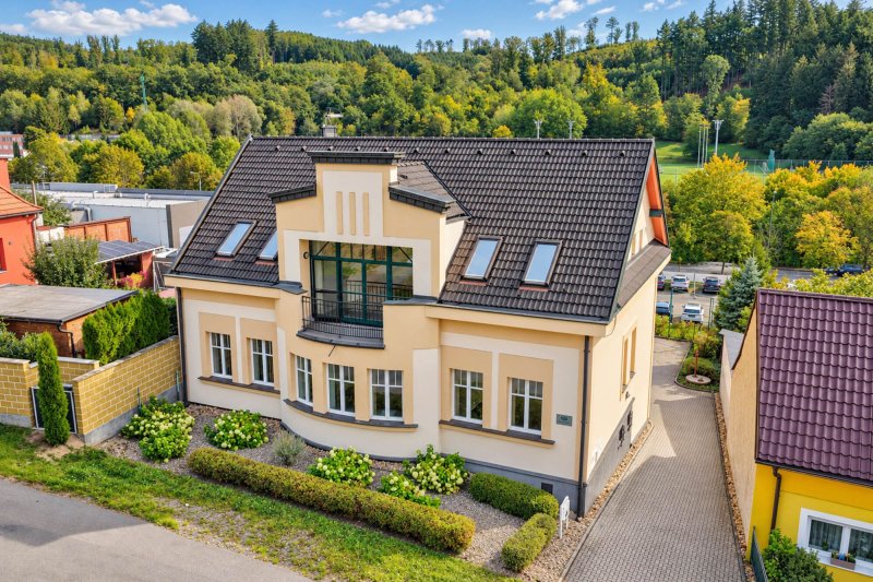 Pronájem reprezentativního komerčního objektu, 477 m2, parkování, Zlín