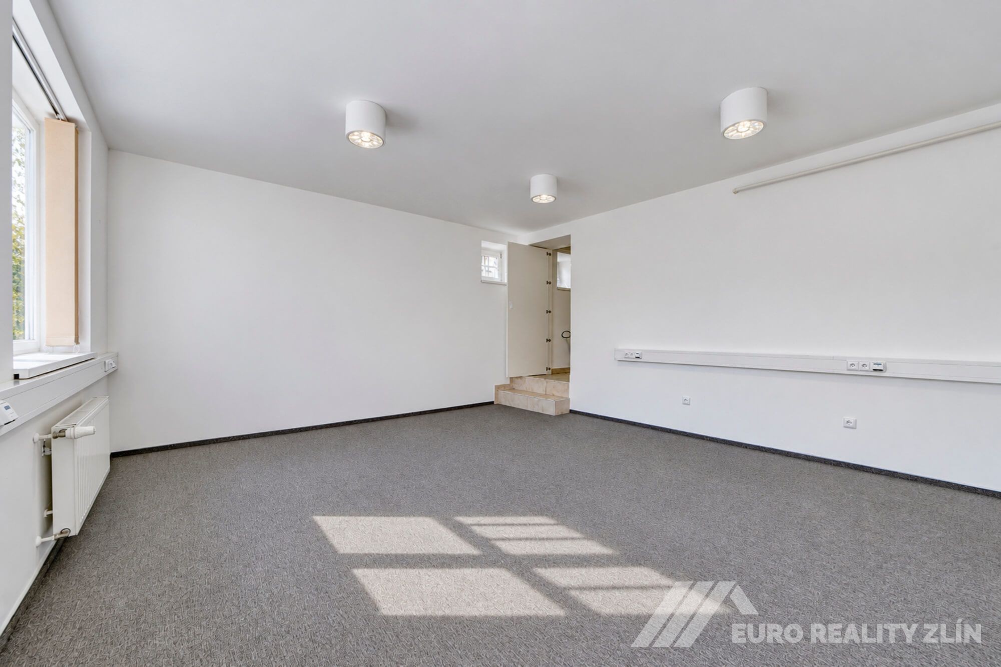 Pronájem reprezentativního komerčního objektu, 477 m2, parkování, Zlín