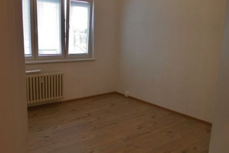1+ 1 Malenovice, Husova 